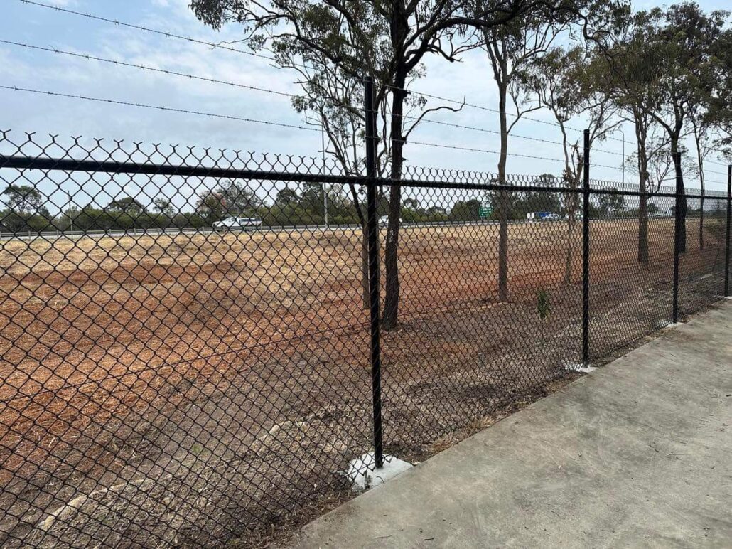 1800mm + 3 barb (total height 2300mm) with top rail and heavy duty 3.15mm chainwire fencing -  Qfence